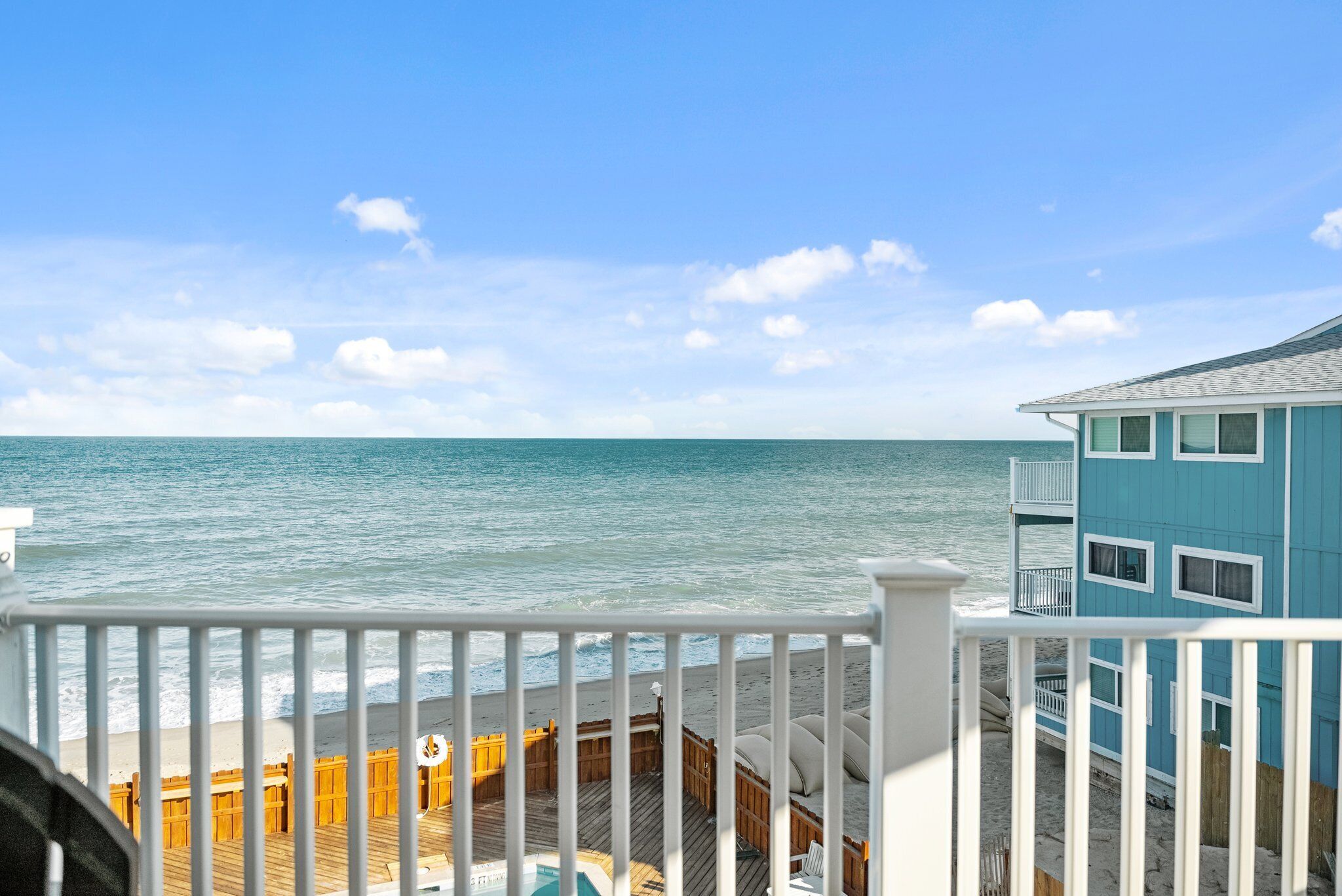 Oceanfront-Pool View-Third floor Condo- Sleeps 6