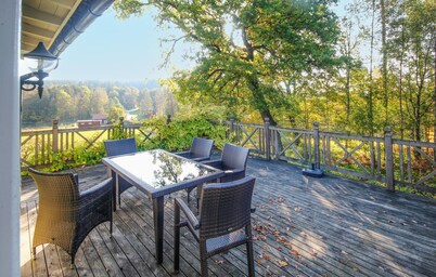 Amazing home in ätran with kitchen