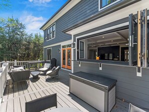 Outdoor dining - Glebe Getaway House (Arlington)