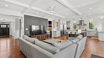 Smart TV, fireplace, computer monitors