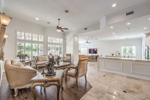 Smart TV, DVD player, books, stereo - Tranquil Henderson Retreat with Pool & Spa! (Henderson)