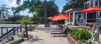Edgewater Pirates Den Beautiful Water Front. 1 bedroom, bath, Water front fun
