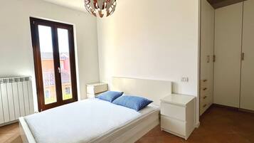 2 bedrooms, bed sheets