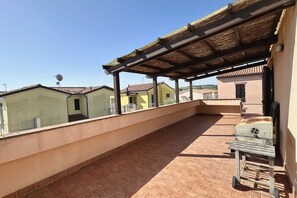 Outdoor dining -  S335 - Sirolo, three-room apartment with panoramic terrace (Sirolo)