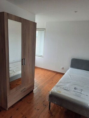 5 bedrooms, iron/ironing board, WiFi, bed sheets - Belle Maison Située au Centre Ville (BEUVRY)