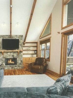 Smart TV, fireplace