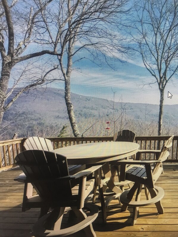 Outdoor dining - Sapphire Valley Resort House Wonderful View - 4 Bedrooms/3 Full Baths, Sleeps 8 (Sapphire)