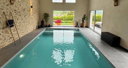 « Les Deux Piliers » Villa Avec Piscine au Beau Milieu de la Vallée Champenoise
