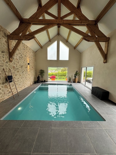 « Les Deux Piliers » Villa Avec Piscine au Beau Milieu de la Vallée Champenoise