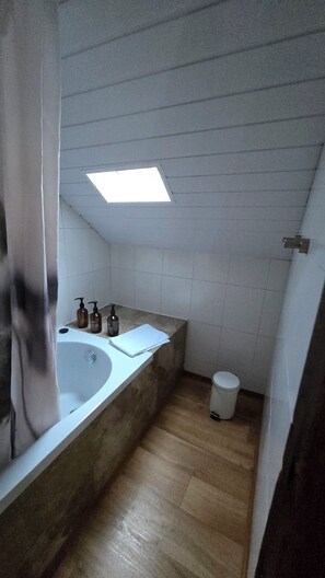 Hårtørrer, håndklæder, Sæbe, Shampoo