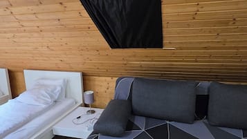 Fer et planche Ă  repasser, lit parapluie, Wi-Fi, draps fournis