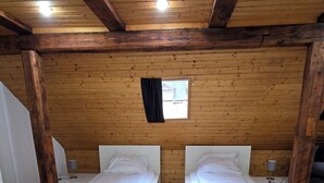 Strykejern/-brett, reiseseng for barn, wi-fi og sengetøy