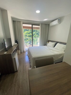 1 habitación, escritorio, tabla de planchar con plancha y wifi gratis