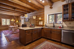 Fridge, microwave, oven, stovetop - Great mountain log home - 30 Day Rental (Breckenridge)