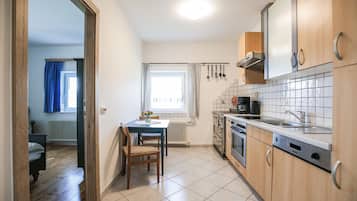 Fridge, stovetop, dishwasher, coffee/tea maker
