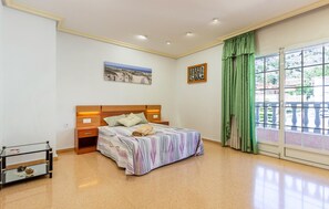 3 soverom, strykejern/-brett, reiseseng for barn og wi-fi (inkludert)