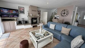 TV - Villa Dunisia - Leon (LEON)