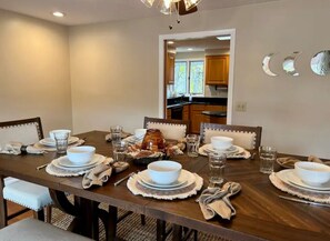 Dining - Adorable Downtown Black Mountain Retreat - Steps to Everything (Black Mountain)