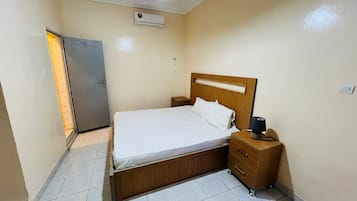1 bedroom, desk, free WiFi, bed sheets