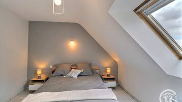 4 bedrooms, iron/ironing board, free WiFi