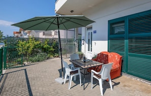 Outdoor dining - 2 bedroom beautiful apartment in Ploce (Ploce)