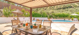 4 bedroom cozy home in Iznajar