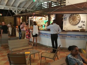 Bar (on property) - STUDIO, BEACH, CONDITIONED ACCESS TO BAR RESTAURANT POOL, PARKING, CAR RENTAL (Sainte-Anne)