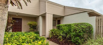 TimeOut 2!  Spacious 2 bed/2bath condo, Sleeps 6, Pool!