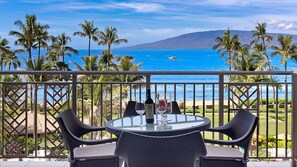 Outdoor dining - 𝐅𝐢𝐧𝐝𝐢𝐧𝐠𝐌𝐞𝐢𝐥𝐢 Luxe Beachfront Kaanapali Residence Club+Amenities. 2BR (Lahaina)