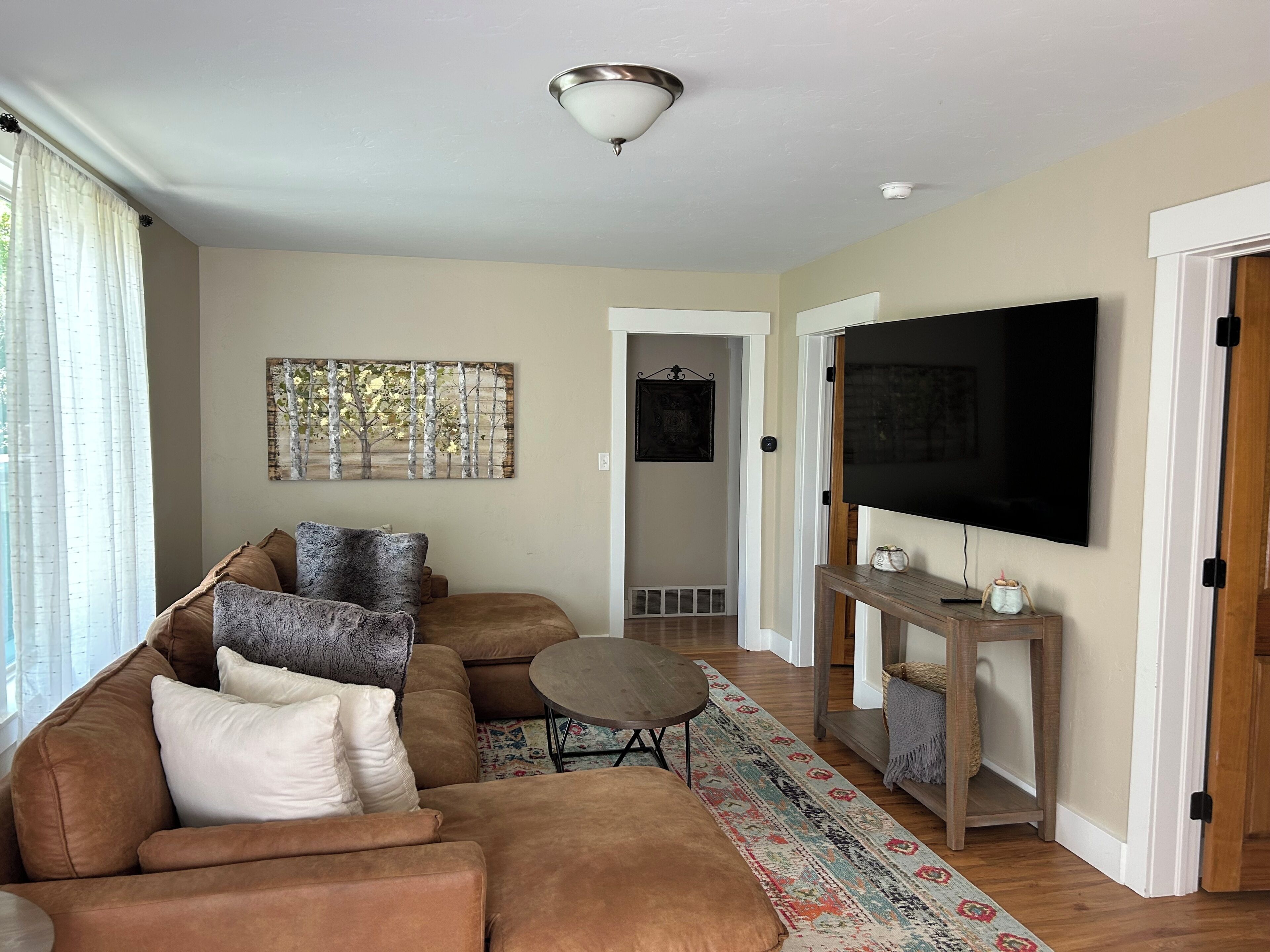 Smart TV, fireplace
