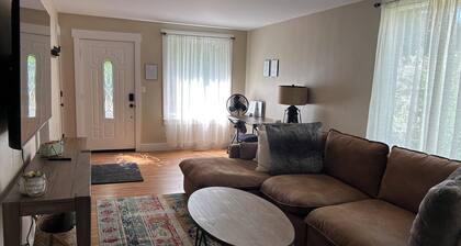 Cozy 3 BR Retreat Near Downtown, Trails & Hot Springs