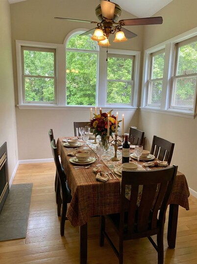 Cozy 3 BR Retreat Near Downtown, Trails & Hot Springs