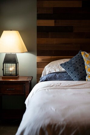 2 bedrooms, iron/ironing board, free WiFi, bed sheets - Ski In / Ski Out Condo in Sunridge with Private Hot Tub (Champion)