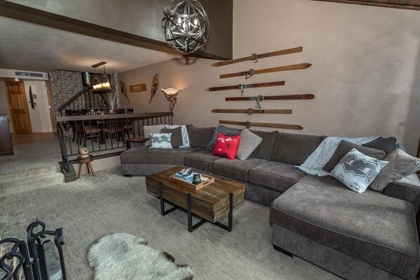 TV - Ski In / Ski Out Condo in Sunridge with Private Hot Tub (Champion)