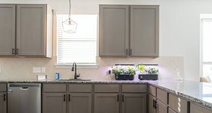 🏈 GAME DAY WATCH PARTY!