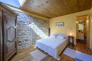 5 quartos, berço de viagem, Wi-Fi de cortesia