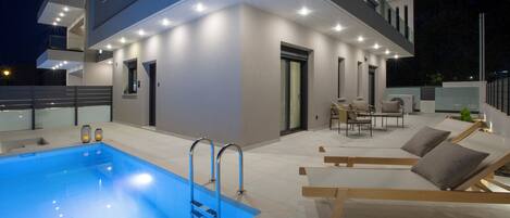 Junior Suite, Private Pool | Private kitchen | Full-size fridge, microwave, oven, stovetop