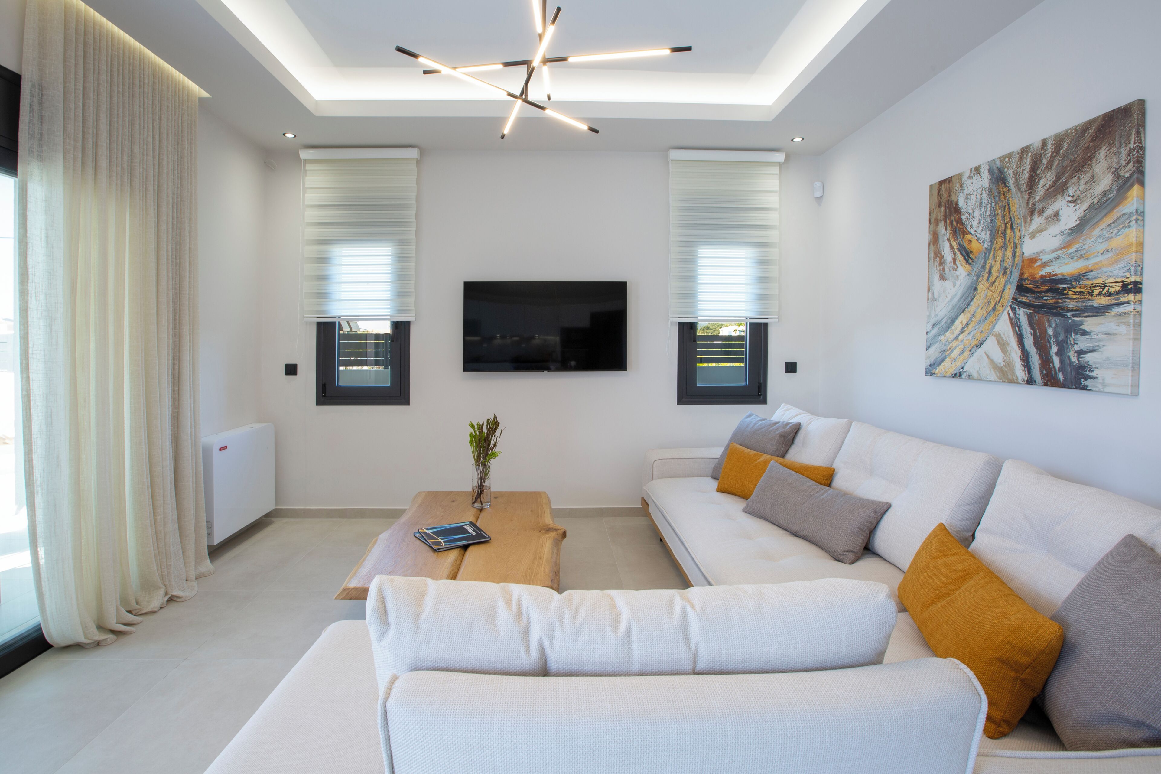 Suíte, piscina particular | Área de estar | TV LED 50 polegadas com canais de TV premium