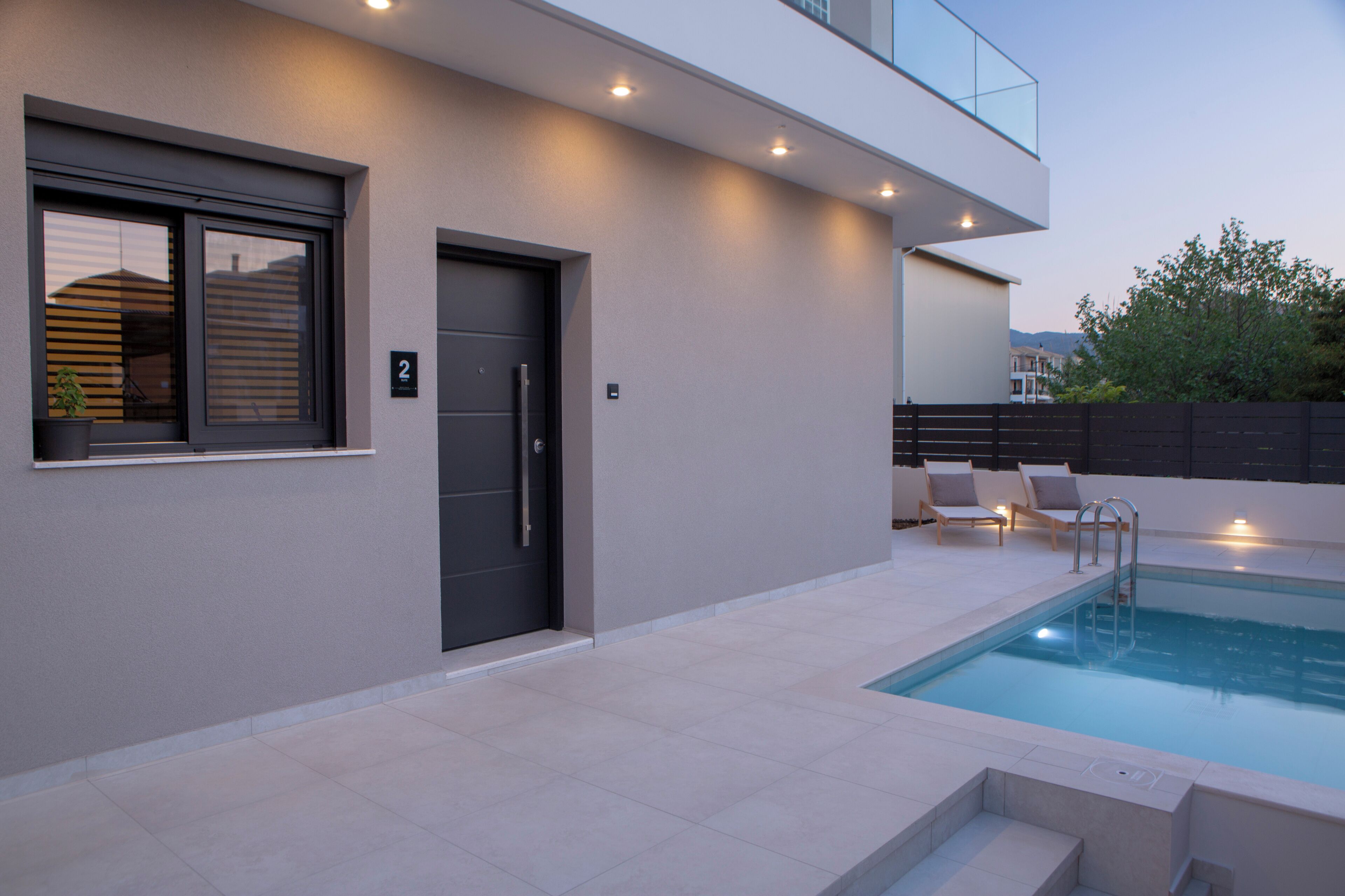 Suite Junior, piscine privée | Coin séjour | Télévision LED de 50 pouces avec chaînes thématiques