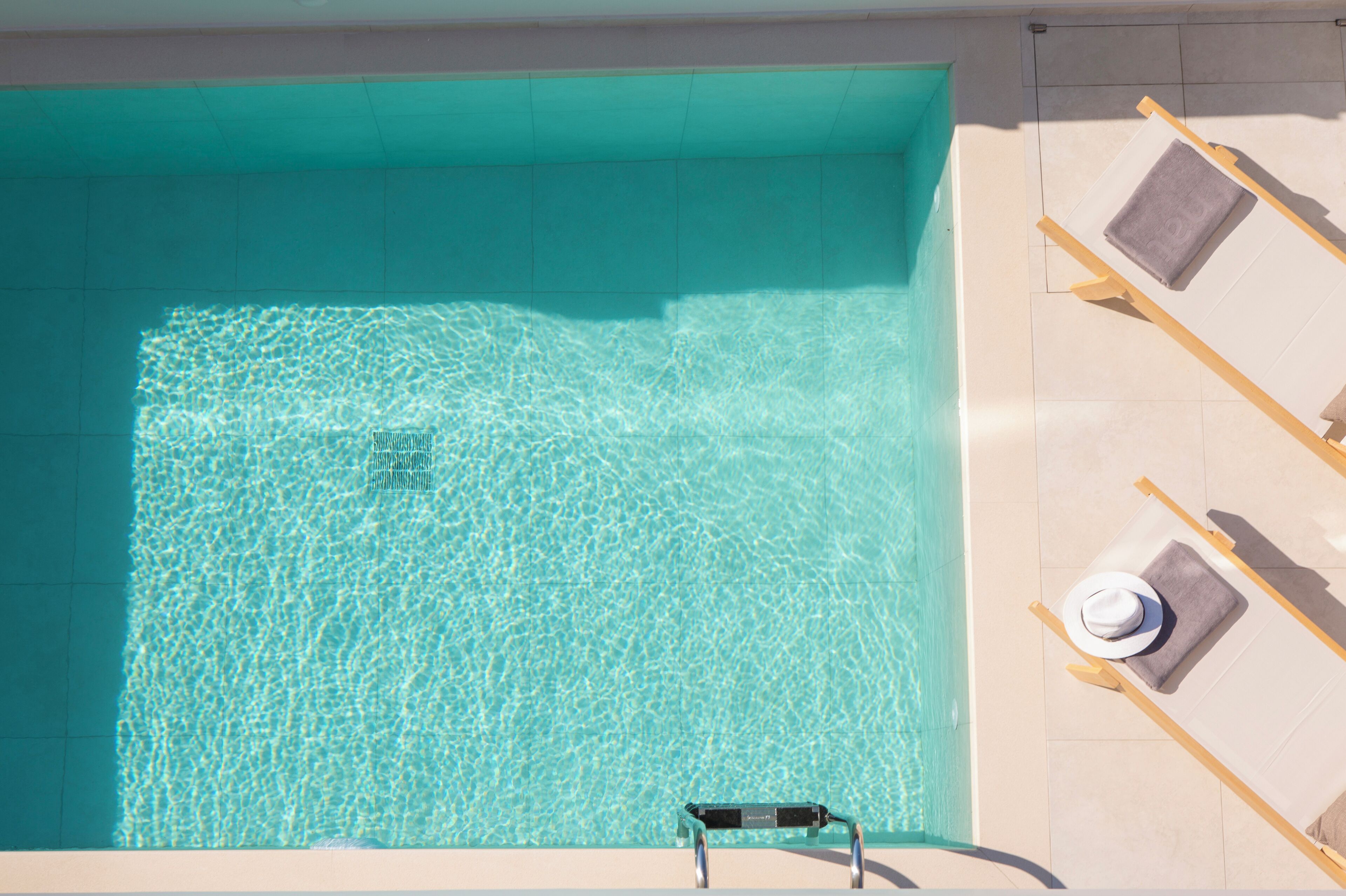 Suíte, piscina particular | Terraço/pátio