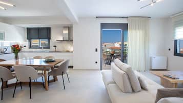 Suite, 2 Bedrooms | Living area
