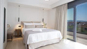 Suite, 2 slaapkamers | Lakens van Egyptisch katoen, luxe beddengoed, donsdekens