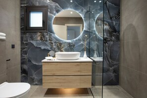 Junior Suite, Private Pool | Bathroom | Shower, rainfall showerhead, designer toiletries, hair dryer - Pomaria Boutique Residences  (Lefkada)
