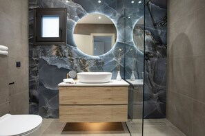 Junior Suite, Private Pool | Bathroom | Shower, rainfall showerhead, designer toiletries, hair dryer - Pomaria Boutique Residences  (Lefkada)