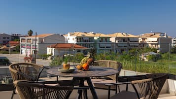 Suite, 2 Bedrooms | Living area | 50-inch LED TV with premium channels