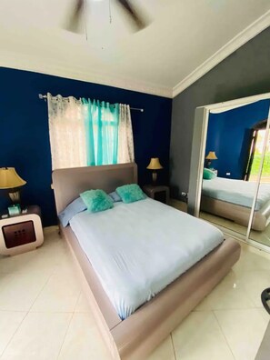 4 chambres, fer et planche à repasser, accès au Wi-Fi (inclus)