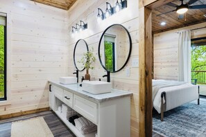 5 makuuhuonetta, silitysrauta/-lauta, Wi-Fi, vuodevaatteet