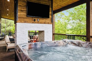 Bañera de hidromasaje al aire libre