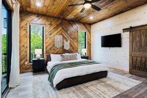 5 bedrooms, iron/ironing board, WiFi, bed sheets