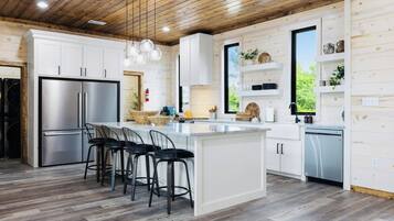 Een koelkast, een microgolfoven, een oven, een kookplaat